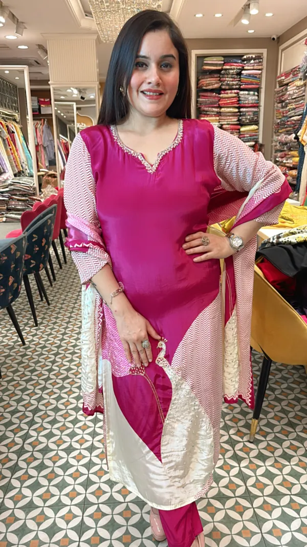 MagentaChinon_Suit_Set_with_Peacock_Motif_Embellishment