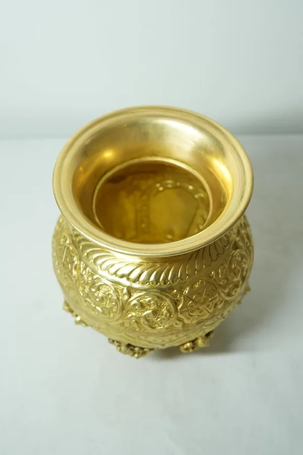 Ashtalakshmi_Kalash_Lota_Decorative_for_Home_Decor_Temple_Pooja_Mandir_Showpiece_|_Auspicious_Ashta_Lakshmi_Design_|_Height_15_cm_/_5.9_in_|_480_g