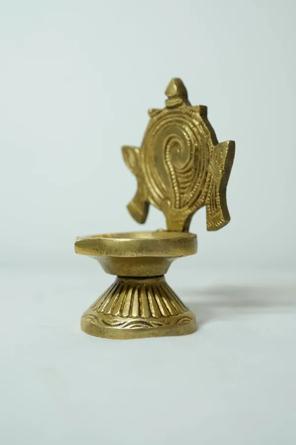Rahadecor_Brass_Shankh_&_Chakra_Diya_Set_for_Pooja_-_Traditional_Gold_Finish_Oil_Lamps_(Pack_of_2)_-_11cm_Height