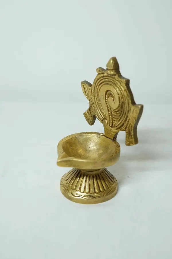 Rahadecor_Brass_Shankh_&_Chakra_Diya_Set_for_Pooja_-_Traditional_Gold_Finish_Oil_Lamps_(Pack_of_2)_-_11cm_Height