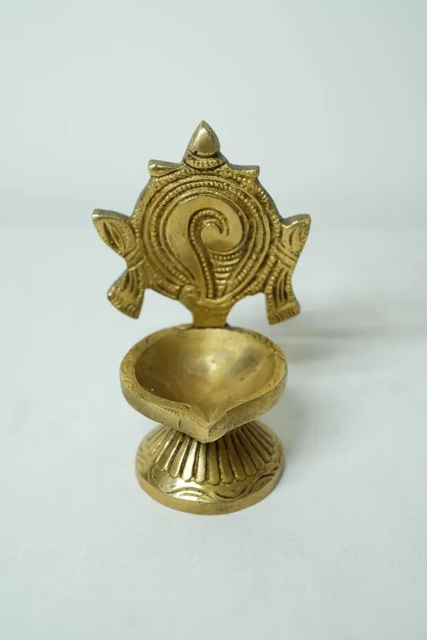 Rahadecor_Brass_Shankh_&_Chakra_Diya_Set_for_Pooja_-_Traditional_Gold_Finish_Oil_Lamps_(Pack_of_2)_-_11cm_Height