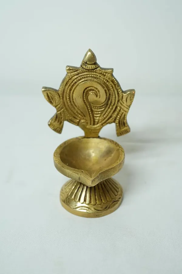 Rahadecor_Brass_Shankh_&_Chakra_Diya_Set_for_Pooja_-_Traditional_Gold_Finish_Oil_Lamps_(Pack_of_2)_-_11cm_Height