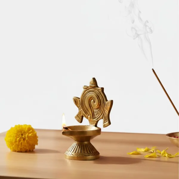 Rahadecor_Brass_Shankh_&_Chakra_Diya_Set_for_Pooja_-_Traditional_Gold_Finish_Oil_Lamps_(Pack_of_2)_-_11cm_Height