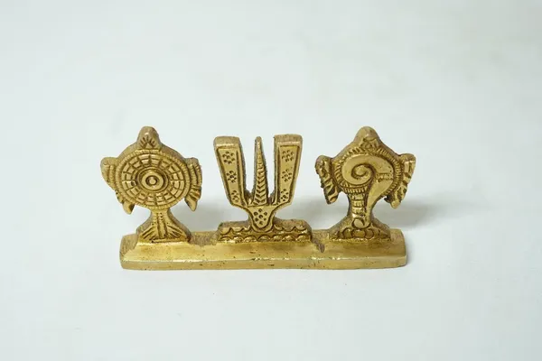 Brass_Shankh_Chakra_Namah_Idol_Set_Antique_Pack_of_3_-_Size_5cm