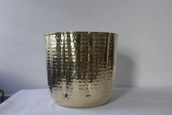 Hammered_Brass_Indoor_Planter_Golden_Table_Top_Floor_Pot_for_Living_Room_Balcony_Office_Home_Decor_Plants_Not_Included_Height_23_cm_Weight_1015_g