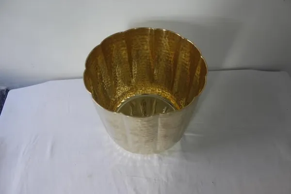 Hammered_Brass_Indoor_Planter_Golden_Table_Top_Floor_Pot_for_Living_Room_Balcony_Office_Home_Decor_Plants_Not_Included_Height_23_cm_Weight_1015_g