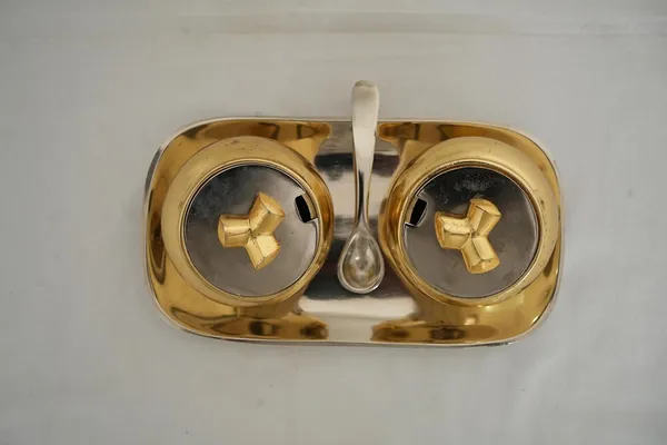 Golden_2_Bowl_With_Tray_And_Lid_For_Serving_Dry_Fruits_Snacks_Multipurpose_Gifting_Centerpiece_(H-8Cm,_L-27Cm,_W-14Cm,_1080G)