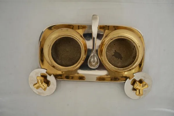Golden_2_Bowl_With_Tray_And_Lid_For_Serving_Dry_Fruits_Snacks_Multipurpose_Gifting_Centerpiece_(H-8Cm,_L-27Cm,_W-14Cm,_1080G)