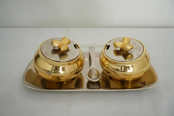Golden_2_Bowl_With_Tray_And_Lid_For_Serving_Dry_Fruits_Snacks_Multipurpose_Gifting_Centerpiece_(H-8Cm,_L-27Cm,_W-14Cm,_1080G)