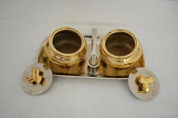 Golden_2_Bowl_With_Tray_And_Lid_For_Serving_Dry_Fruits_Snacks_Multipurpose_Gifting_Centerpiece_(H-8Cm,_L-27Cm,_W-14Cm,_1080G)