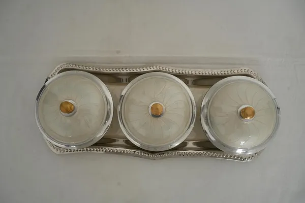 Golden_3_Bowl_Tray_With_Lid_For_Serving_Dry_Fruits_Snacks_Multipurpose_Gifting_Centerpiece_(H-11Cm,_L-30Cm,_W-15Cm,_1065G)
