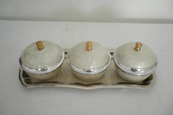 Golden_3_Bowl_Tray_With_Lid_For_Serving_Dry_Fruits_Snacks_Multipurpose_Gifting_Centerpiece_(H-11Cm,_L-30Cm,_W-15Cm,_1065G)