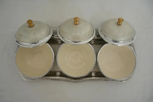 Golden_3_Bowl_Tray_With_Lid_For_Serving_Dry_Fruits_Snacks_Multipurpose_Gifting_Centerpiece_(H-11Cm,_L-30Cm,_W-15Cm,_1065G)