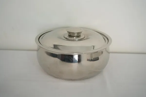 Steel_Casserole_With_Lid_And_Insulated_Stainless_Serving_Bowl_With_Lid,_Modern_Design,_Finish,_Round_Shape,_Kitchen_Cookware
