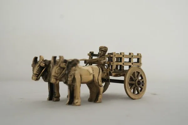 Golden_Brass_Vintage_Bell_Gaadi_Bullock_Cart_-_0.335_Kg_-_H_5_Cm,_L_12_Cm,_B_6_Cm_-_Cow_Bull_Rath_Decorative_Miniature_Showpiece_For_Table_Decor