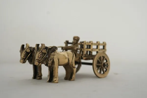 Golden_Brass_Vintage_Bell_Gaadi_Bullock_Cart_-_0.335_Kg_-_H_5_Cm,_L_12_Cm,_B_6_Cm_-_Cow_Bull_Rath_Decorative_Miniature_Showpiece_For_Table_Decor