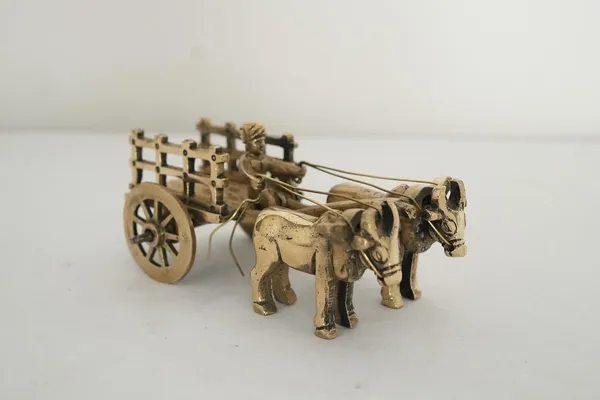 Golden_Brass_Vintage_Bell_Gaadi_Bullock_Cart_-_0.335_Kg_-_H_5_Cm,_L_12_Cm,_B_6_Cm_-_Cow_Bull_Rath_Decorative_Miniature_Showpiece_For_Table_Decor