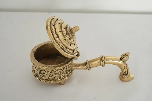 Golden_Brass_Dhuna_Loban_Burner_Dhoop_Dani_Incense_Burner_-_0.790_Kg_-_H_8.5_Cm,_L_17.5_Cm,_B_7.2_Cm_-_Home_Purifying_Dhupiya_Loban_Burner