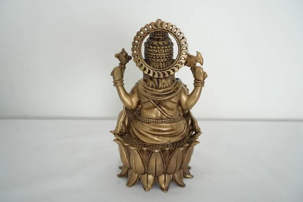 Golden_Brass_Ganesha_I_Fine_Carving_Ganpati_I_Charbhuja_I_Home_Decor_I_Gifting_In_Living_Room_1.195_Kg_-_H_17.50_Cm,_L_8.50_Cm,_B_8_Cm_I_Hindu_God_Idol