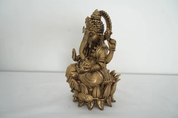 Golden_Brass_Ganesha_I_Fine_Carving_Ganpati_I_Charbhuja_I_Home_Decor_I_Gifting_In_Living_Room_1.195_Kg_-_H_17.50_Cm,_L_8.50_Cm,_B_8_Cm_I_Hindu_God_Idol