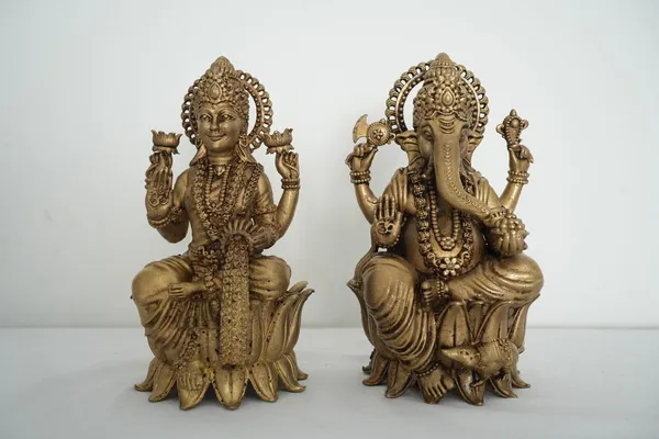 Golden_Pure_Brass_Ganesh_Lakshmi_Idol_Combo_Set_-_2.28_Kg_-_H_17.50_Cm,_L_8.50_Cm,_B_8_Cm_-_Vinayagar_Laxmi_Murti_For_Diwali_Puja_Home_Temple_Car_Office_Desk_Gift