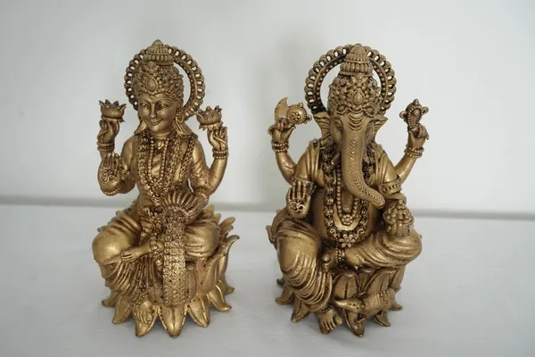 Golden_Pure_Brass_Ganesh_Lakshmi_Idol_Combo_Set_-_2.28_Kg_-_H_17.50_Cm,_L_8.50_Cm,_B_8_Cm_-_Vinayagar_Laxmi_Murti_For_Diwali_Puja_Home_Temple_Car_Office_Desk_Gift