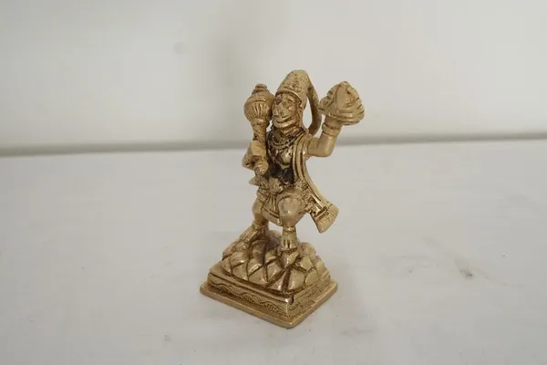 Golden_Pure_Brass_Lord_Hanuman_(Balaji)_Idol_-_0.445_Kg_-_H_10.5_Cm,_L_5_Cm,_B_4_Cm_-_Sankat_Mochan_Murti_With_Sanjeevani_Parvat_Pooja_Mandir_Temple_Home_Decor