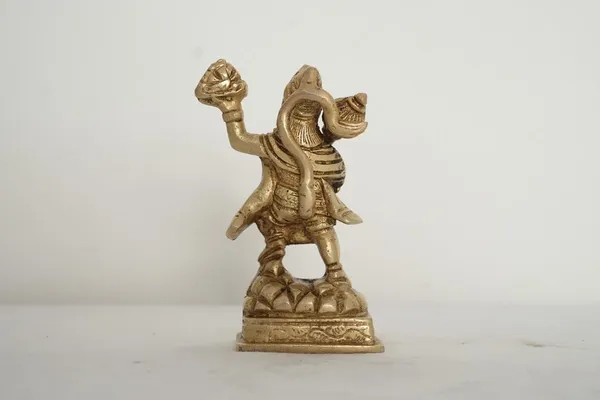 Golden_Pure_Brass_Lord_Hanuman_(Balaji)_Idol_-_0.445_Kg_-_H_10.5_Cm,_L_5_Cm,_B_4_Cm_-_Sankat_Mochan_Murti_With_Sanjeevani_Parvat_Pooja_Mandir_Temple_Home_Decor