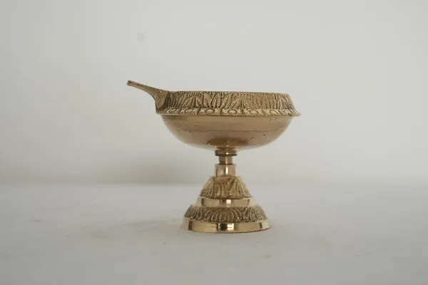 Golden_Traditional_Brass_Kuber_Diya_For_Puja_-_0.100_Kg_-_D_6_Cm,_H_5.9_Cm_-_Pooja_Aarti_Oil_Lamp_Deepam_Home_Temple_Articles_Decor_Gift_Kuber_Stand