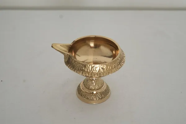 Golden_Traditional_Brass_Kuber_Diya_For_Puja_-_0.100_Kg_-_D_6_Cm,_H_5.9_Cm_-_Pooja_Aarti_Oil_Lamp_Deepam_Home_Temple_Articles_Decor_Gift_Kuber_Stand