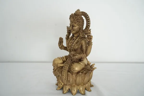 Golden_Antique_Brass_Goddess_Lakshmi_Idol_1.085_Kg_-_H_17.50_Cm,_L_8.50_Cm,_B_8_Cm_-_Mahalakshmi_Statue_Sitting_On_Lotus_For_Home_Temple,_Puja_&_Office_Auspicious_Gift