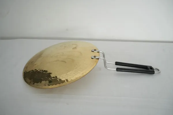 Golden_Heavy_Duty_Brass_Roti_Tawa_Teflon_Free_Non-Toxic_1.000_Kg_-_H_44_Cm,_Dia_25_Cm_-_Tawa_For_Roti_With_Insulated_Heat_Resistant_Wire_Handle