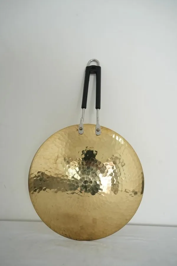 Golden_Heavy_Duty_Brass_Roti_Tawa_Teflon_Free_Non-Toxic_1.000_Kg_-_H_44_Cm,_Dia_25_Cm_-_Tawa_For_Roti_With_Insulated_Heat_Resistant_Wire_Handle