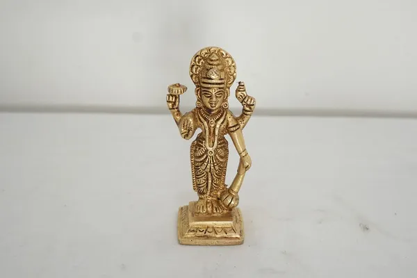 Golden_Brass_Vishnu_Ji_Standing_Murti_-_0.275_Kg_-_H_11_Cm,_L_4_Cm,_B_3.5_Cm_-_Lord_Vishnu_Bhagwan_Idol_Venkatesh_Statue_For_Lakshmi_Narayan_Temple_Office_Diwali_Pooja