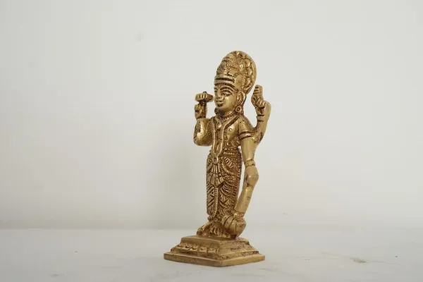 Golden_Brass_Vishnu_Ji_Standing_Murti_-_0.275_Kg_-_H_11_Cm,_L_4_Cm,_B_3.5_Cm_-_Lord_Vishnu_Bhagwan_Idol_Venkatesh_Statue_For_Lakshmi_Narayan_Temple_Office_Diwali_Pooja