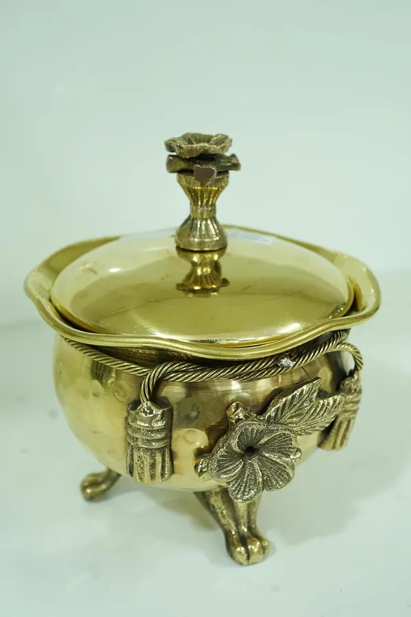 Golden_Pure_Brass_Ribbon_Bow_Design_Polished_Handi/Casserole_With_Designer_Lid_And_3_Legs,_Serveware,_Volume_-_250Ml