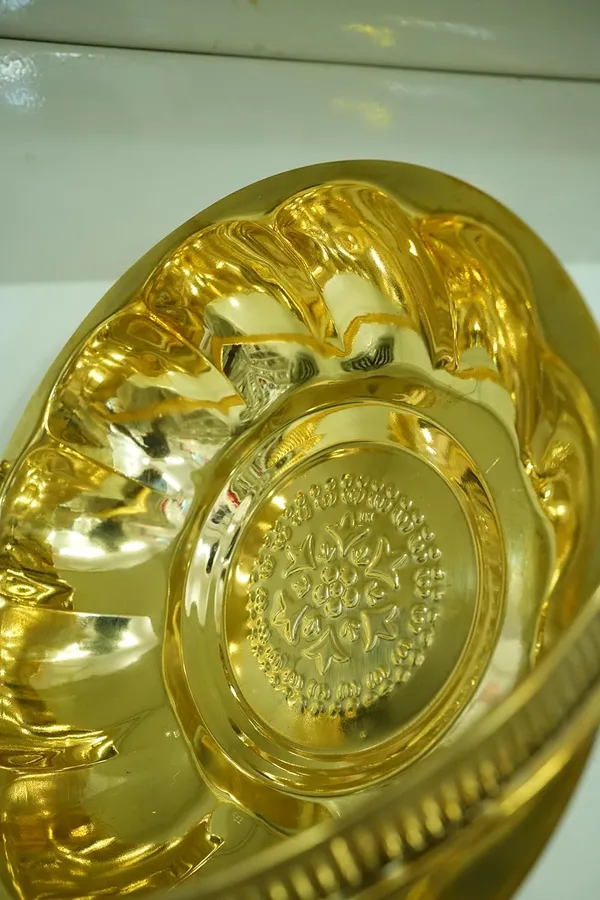 Golden_Traditional_Handcrafted_Brass_Flower_Basket_For_Pooja,_Worship_Brass_Basket_H-10cm_,L-25cm_Weight-340gram