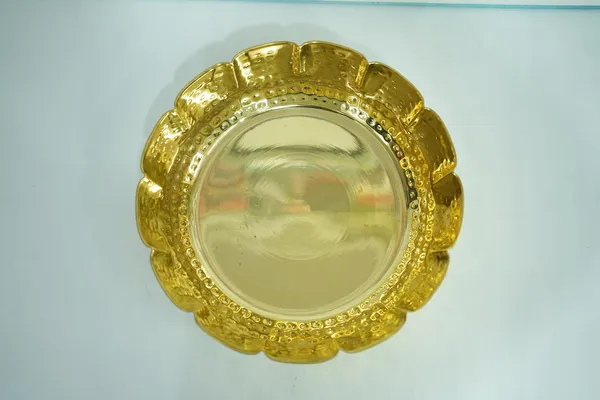 Golden_Handcrafted_Brass_Urli_Bowl_With_Hammered_Floral_Rim_Decorative_Traditional_Bowl_For_Floating_Flowers,_Candles_&_Festive_Home_Dã©Cor_11_Cm_Diameter