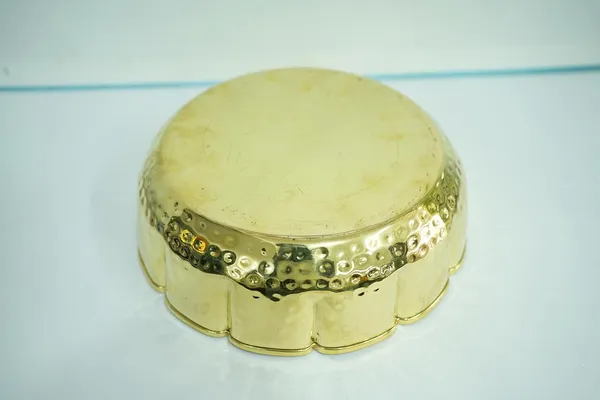Golden_Handcrafted_Brass_Urli_Bowl_With_Hammered_Floral_Rim_Decorative_Traditional_Bowl_For_Floating_Flowers,_Candles_&_Festive_Home_Dã©Cor_11_Cm_Diameter