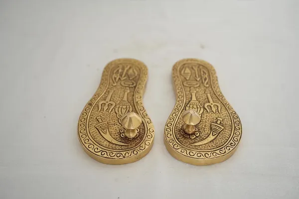 Golden_Brass_Charan_Paduka_Khadau_(Feet_Idol)_For_Puja_Temple_Home_Decor;_Spiritual_Worship_&_Diwali_Gift;_L-15_X_B-7_Cm