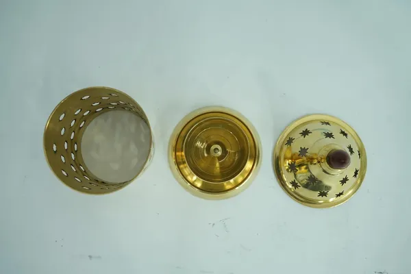 Golden_Brass_Diya_With_Lid,_Brass_Oil_Lamp_For_Puja_&_Festivals,_Decorative_Deepak_For_Home_Temple_&_Diwali_Gift