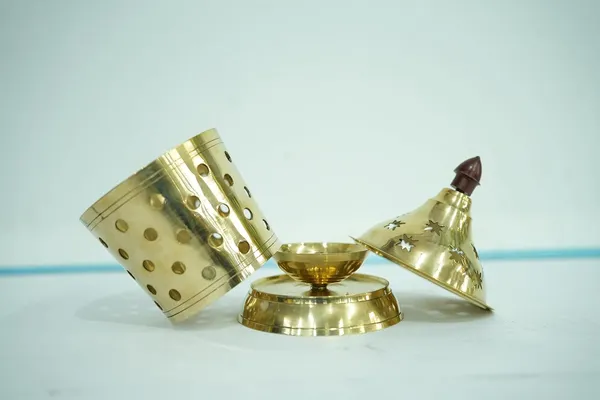 Golden_Brass_Diya_With_Lid,_Brass_Oil_Lamp_For_Puja_&_Festivals,_Decorative_Deepak_For_Home_Temple_&_Diwali_Gift
