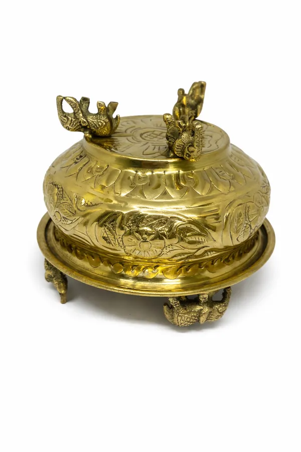 Golden_Handcrafted_Brass_Urli_Bowl_With_Elephant_Design_Traditional_Decorative_Bowl_For_Home_Decor,_Pooja_&_Festive_Decoration_Brass_Flower_Floating_Bowl_30_Cm_Diameter