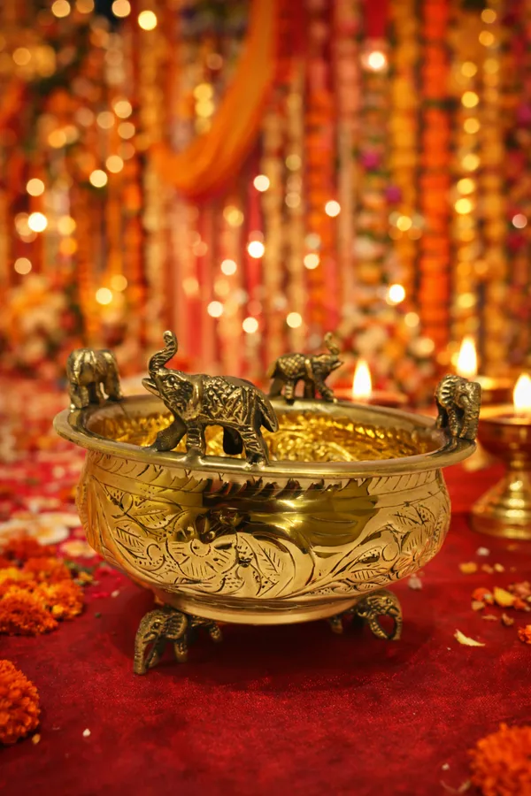 Golden_Handcrafted_Brass_Urli_Bowl_With_Elephant_Design_Traditional_Decorative_Bowl_For_Home_Decor,_Pooja_&_Festive_Decoration_Brass_Flower_Floating_Bowl_30_Cm_Diameter
