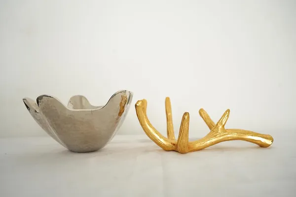 Golden_Metal_Hand_Bowl,_Decorative_Serving_Tray,_Multipurpose_Fruit_And_Snack_Bowl,_26Cm_Length,_10Cm_Height,_1090G