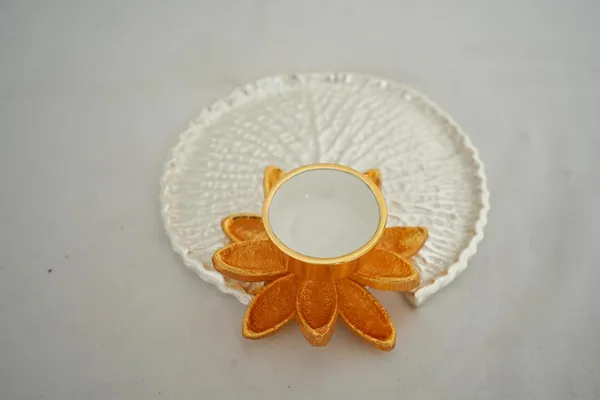 Golden_Leaf_Meena_Deepak_Brass_Tealight_Candle_Holder_315G
