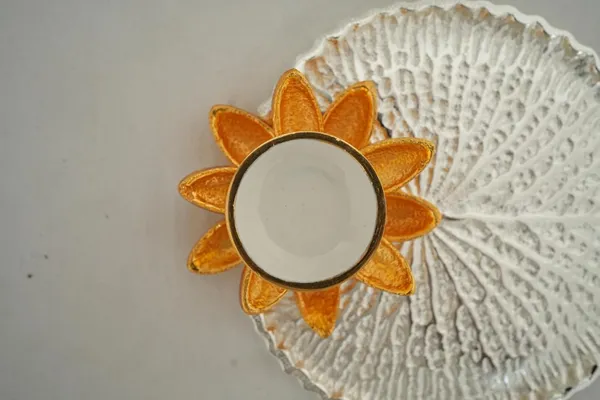 Golden_Leaf_Meena_Deepak_Brass_Tealight_Candle_Holder_315G