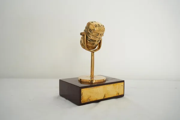 Golden_Brass_Microphone_Dummy_Decorative_Showpiece_With_Wooden_Base