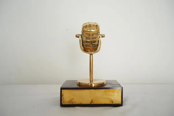 Golden_Brass_Microphone_Dummy_Decorative_Showpiece_With_Wooden_Base