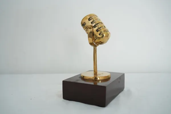 Golden_Brass_Microphone_Dummy_Decorative_Showpiece_With_Wooden_Base